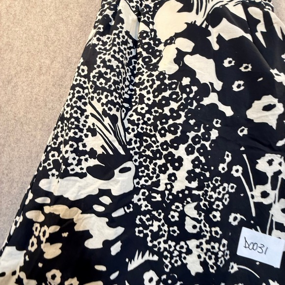 Delias Black White Floral V-Neck Empire Waist Midi Dress Style 2573 Size 0 - Picture 3 of 6